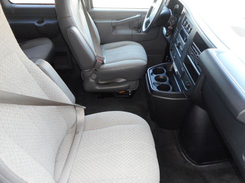 Used 2017 Chevrolet Express 3500 LT w/ LT Preferred Equipment Group image 30