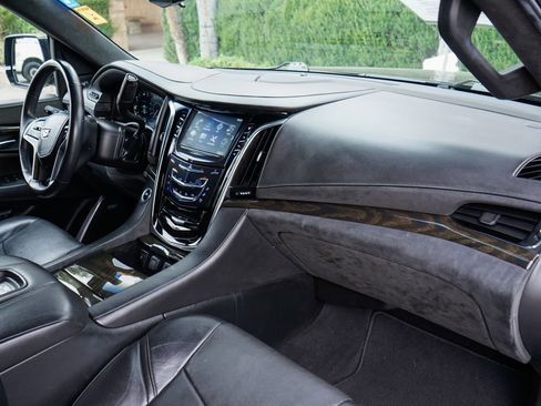 Used 2017 Cadillac Escalade ESV Platinum RWD image 50