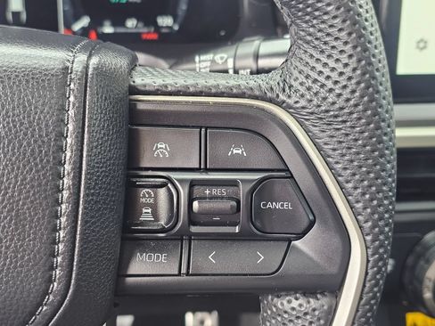 Used 2025 Toyota Tacoma TRD Sport AWD/4WD image 33