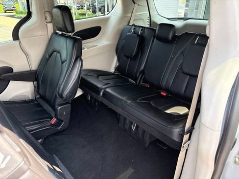 Certified 2024 Chrysler Pacifica Touring-L FWD image 20