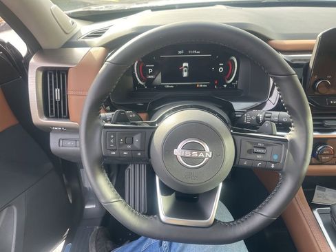 Used 2025 Nissan Pathfinder Platinum w/ Cargo Package image 32