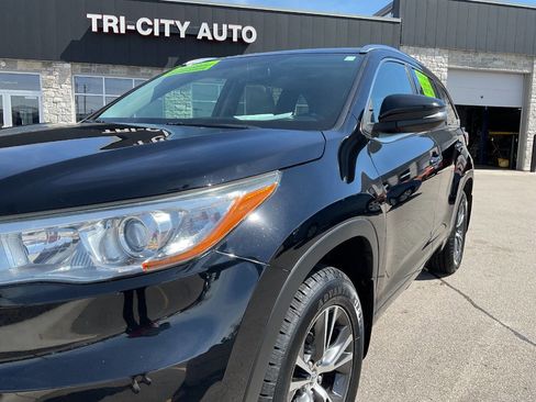 Used 2016 Toyota Highlander XLE image 2