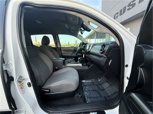 Used 2020 Toyota Tacoma SR5 image 12