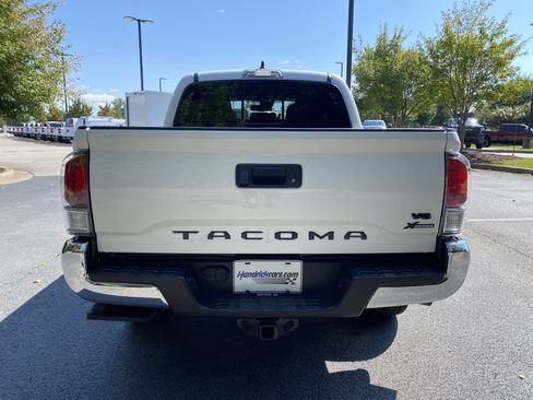 Used 2022 Toyota Tacoma TRD Off-Road AWD/4WD image 8