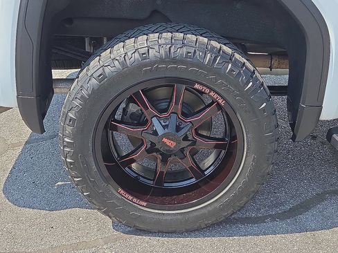 Used 2020 GMC Sierra 1500 SLT RWD image 17