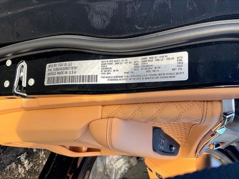 New 2025 Jeep Grand Cherokee Summit image 8