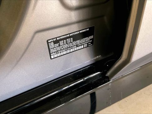 New 2026 BMW 550e xDrive w/ Executive Package image 18