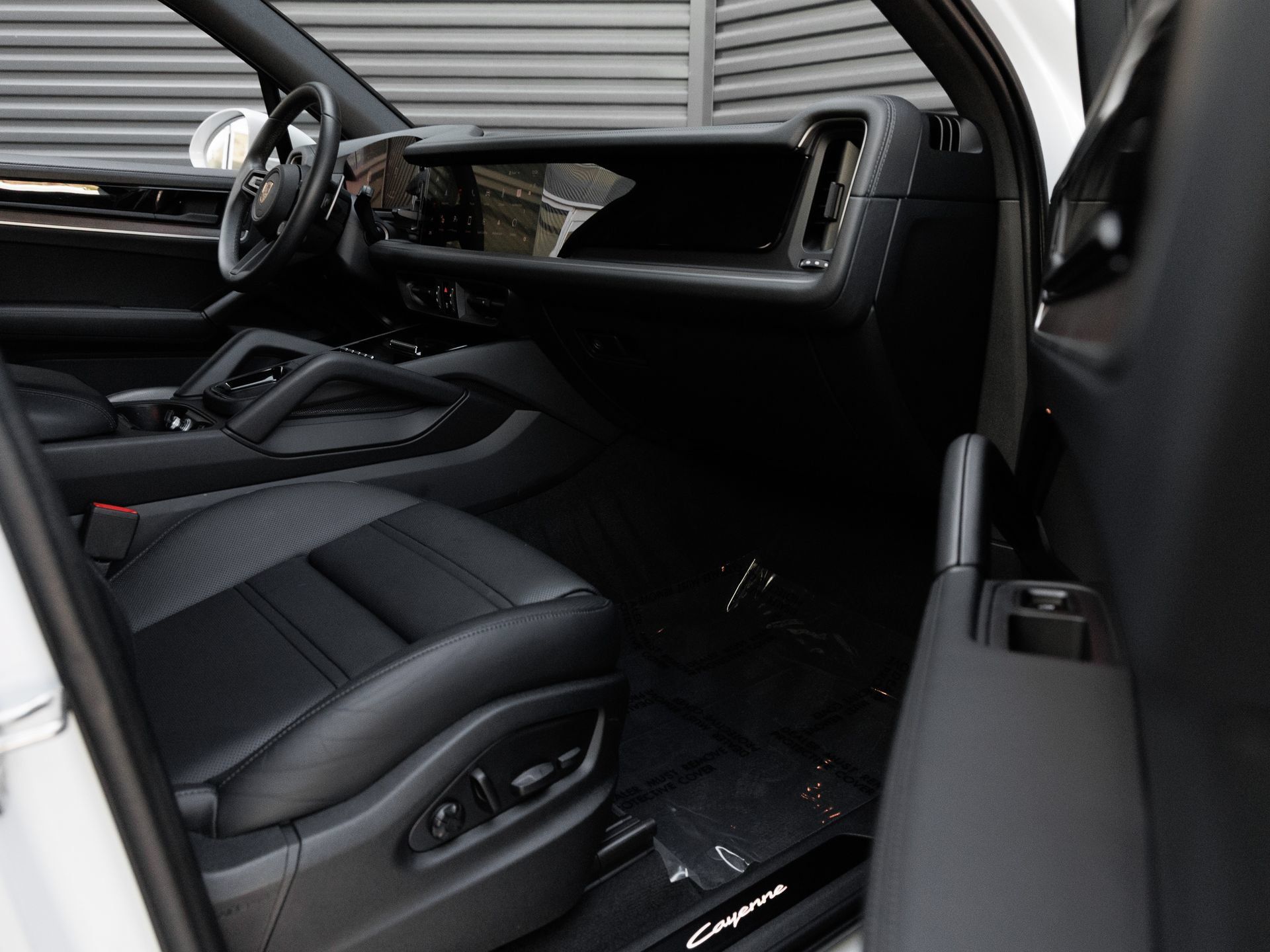 Certified 2025 Porsche Cayenne AWD/4WD image 37