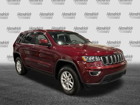 Used 2020 Jeep Grand Cherokee Laredo image 2