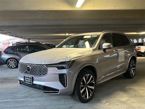 New 2026 Volvo XC90 B6 Core image 5