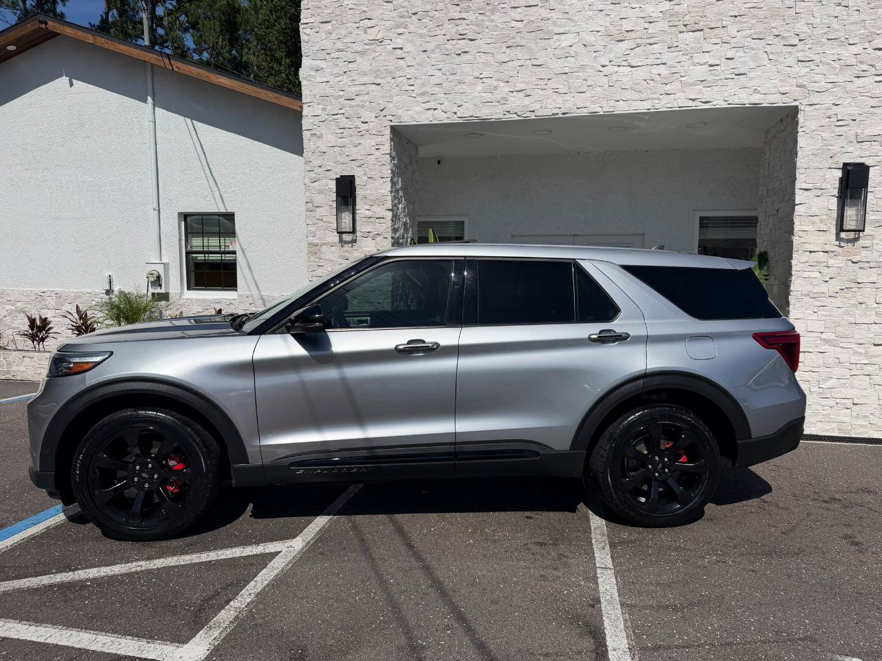 Used 2022 Ford Explorer ST w/ Equipment Group 401A AWD/4WD image 2