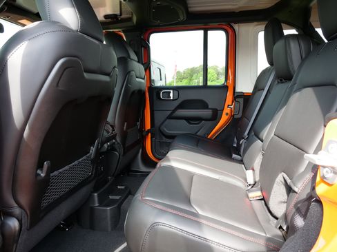 New 2025 Jeep Wrangler Unlimited Rubicon image 12