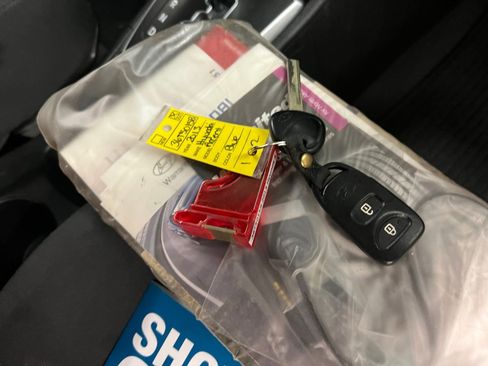 Used 2013 Hyundai Accent GS image 38