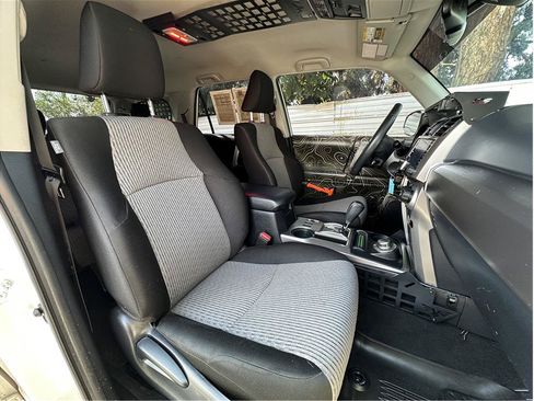 Used 2020 Toyota 4Runner SR5 AWD/4WD image 15