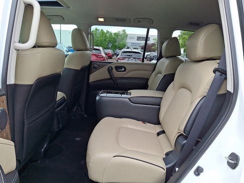 Certified 2024 INFINITI QX80 Premium Select w/ Cargo Package AWD/4WD image 11