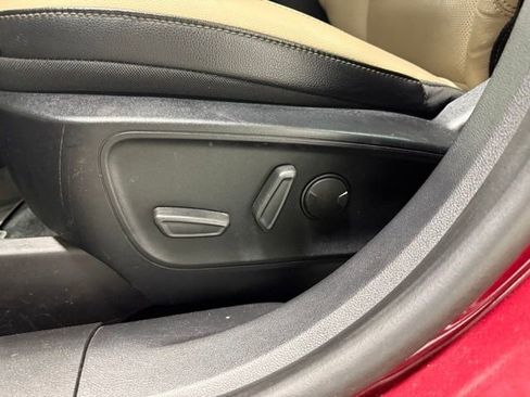 Used 2020 Ford Escape Titanium image 13