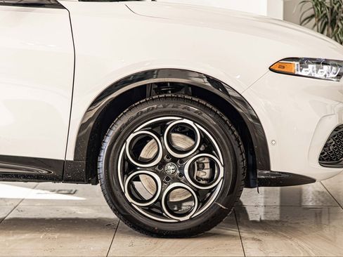 New 2025 Alfa Romeo Tonale w/ Premium Package image 10