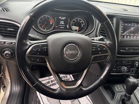 Used 2020 Jeep Cherokee Latitude Plus w/ Cold Weather Group image 16