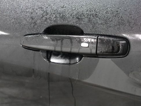 Used 2024 Chevrolet Equinox RS w/ RS Leather Package image 24