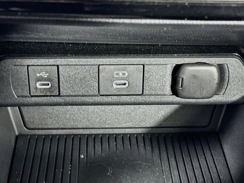 Used 2025 Toyota Prius LE FWD image 26