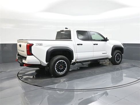 Used 2024 Toyota Tacoma TRD Off-Road image 15