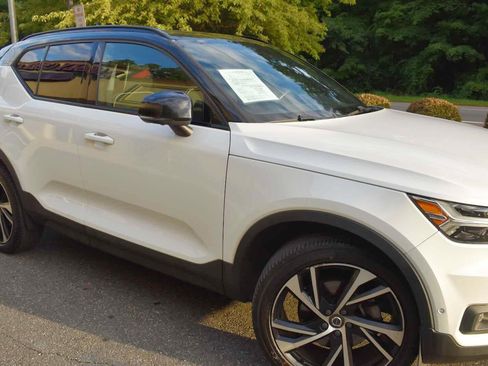 Used 2019 Volvo XC40 T5 R-Design AWD/4WD image 57