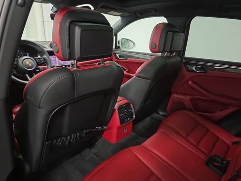 Certified 2024 Porsche Macan GTS AWD/4WD image 28