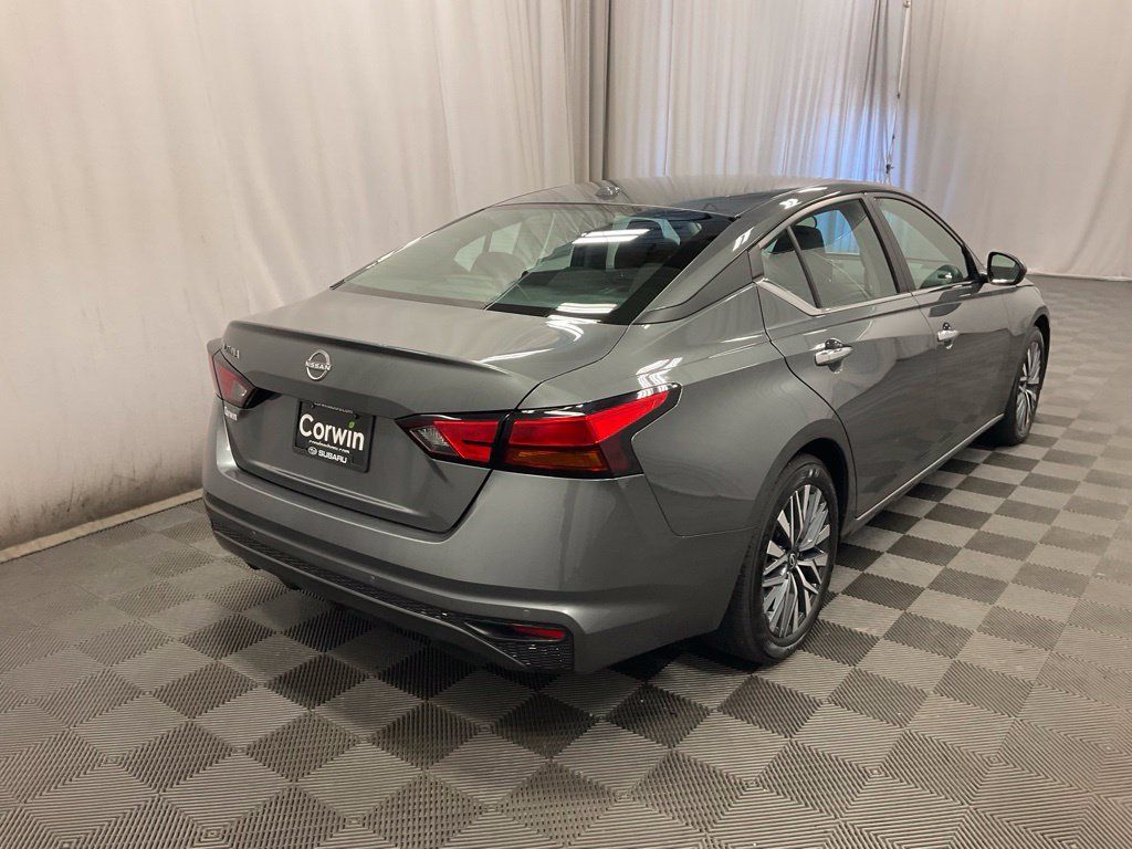 Used 2025 Nissan Altima 2.5 SV FWD image 5
