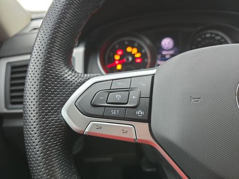 Used 2021 Volkswagen Atlas SE image 18