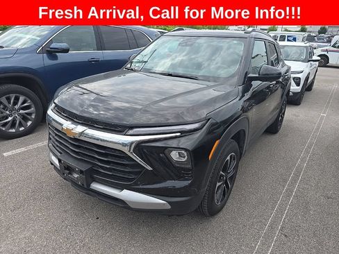 Used 2025 Chevrolet TrailBlazer LT AWD/4WD image 3