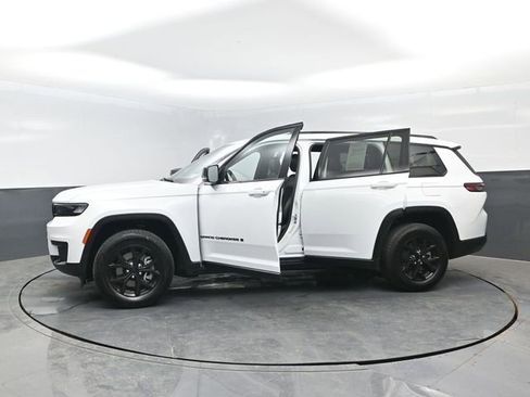 Used 2024 Jeep Grand Cherokee L Laredo AWD/4WD image 29