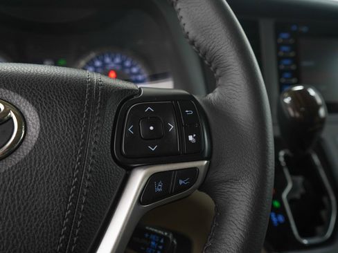 Used 2018 Toyota Sienna XLE w/ XLE Navigation Package FWD image 30