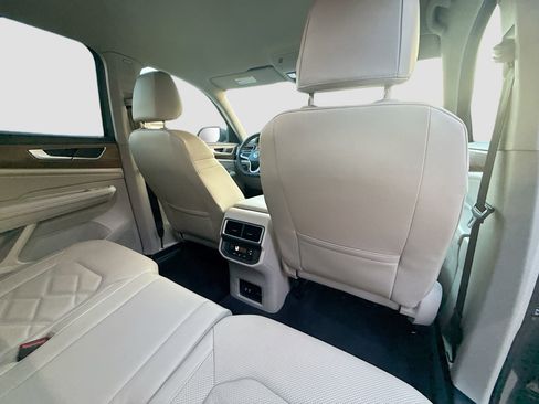 Certified 2024 Volkswagen Atlas SE image 30