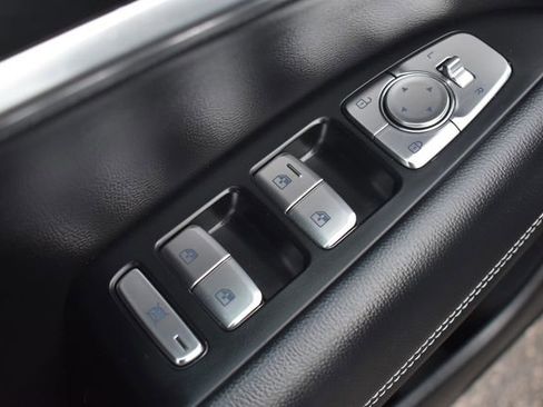 Used 2025 Genesis G70 2.5T image 19