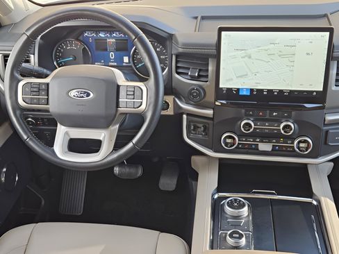 Used 2023 Ford Expedition XLT image 23