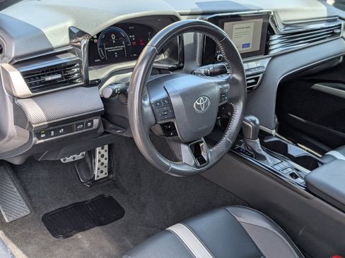 Used 2025 Toyota Camry SE FWD image 14