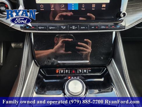 Used 2024 Jeep Wagoneer Series II w/ Flexible Seating Group RWD image 14