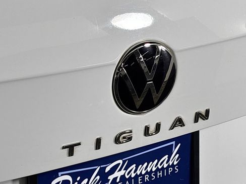Certified 2022 Volkswagen Tiguan SE image 24