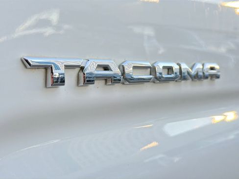 Used 2023 Toyota Tacoma SR5 AWD/4WD image 15