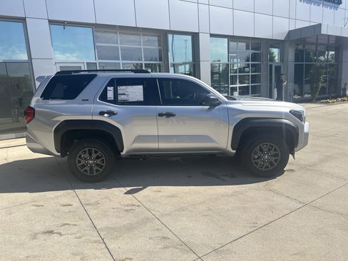 New 2026 Toyota 4Runner SR5 AWD/4WD image 10