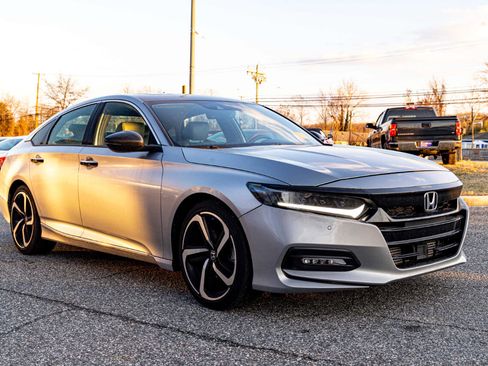 Used 2018 Honda Accord Touring image 8