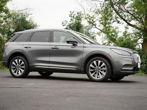 Used 2022 Lincoln Corsair Reserve image 2