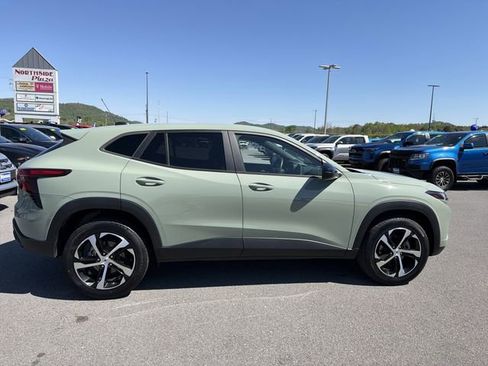 Used 2024 Chevrolet Trax RS FWD image 5
