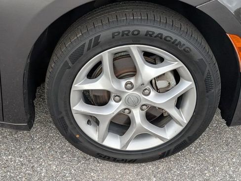 Used 2018 Chrysler Pacifica Touring-L Plus w/ Tire & Wheel Group image 15