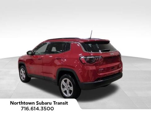 Used 2023 Jeep Compass Latitude w/ Convenience Group AWD/4WD image 3