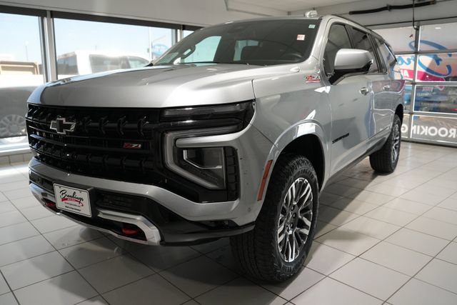 Used 2025 Chevrolet Suburban Z71 AWD/4WD image 5