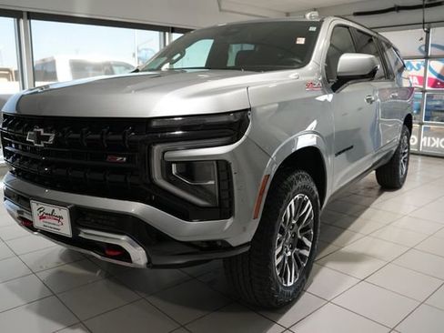 Used 2025 Chevrolet Suburban Z71 AWD/4WD image 5
