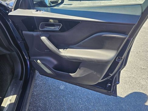 Used 2018 Jaguar F-PACE Premium image 19