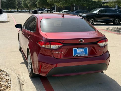 Used 2022 Toyota Corolla LE FWD image 3