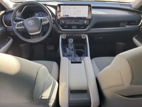 Certified 2025 Toyota Grand Highlander FWD image 17